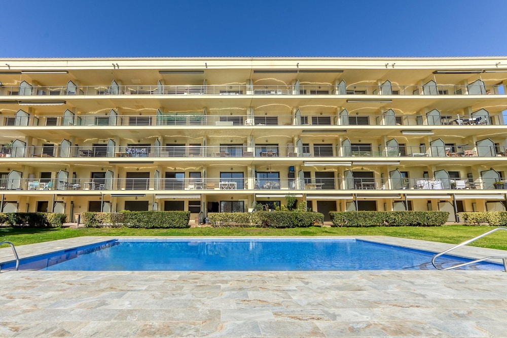 Apartment in Roses by the Beach With Pool