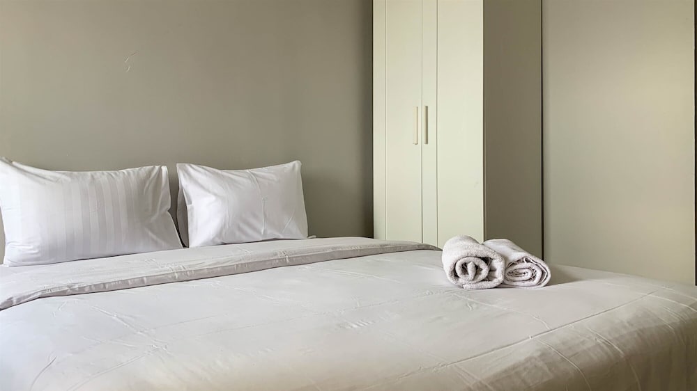 Cozy Studio at Belmont Residence Puri Apartment