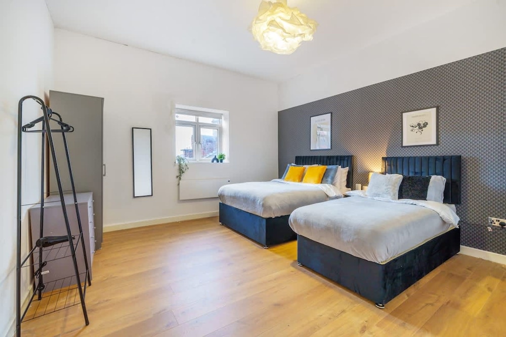 Spacious Apartment for Groups in City Centre