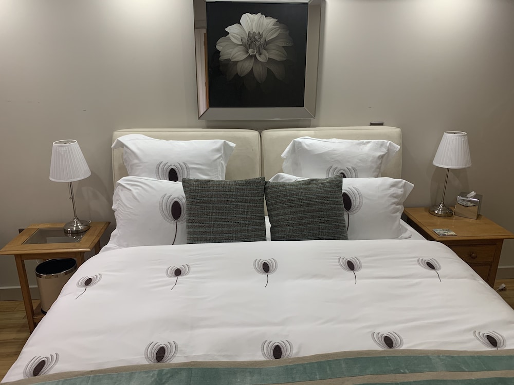 King Canute Apartment - Crown Lettings view 3