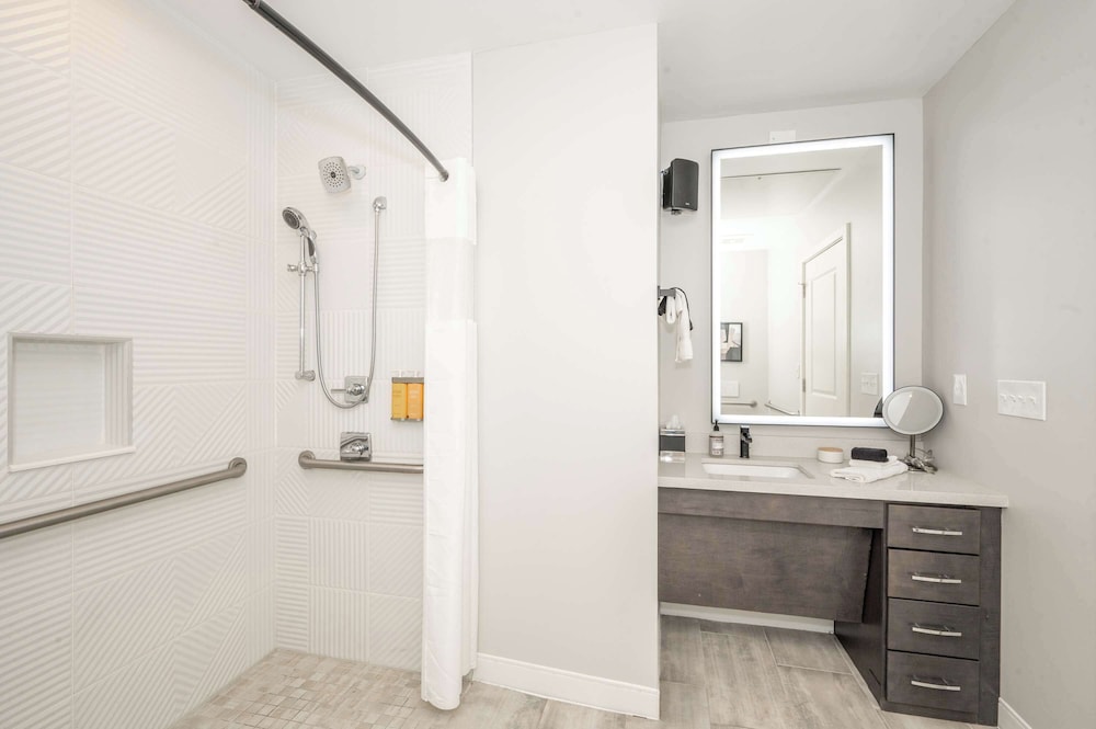 The 333 Suites 304 Stay for 2