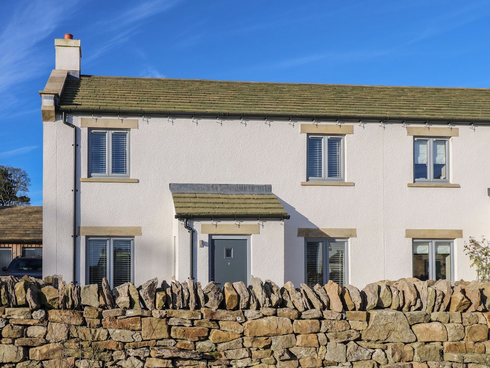 No.8 Cairn Cottage