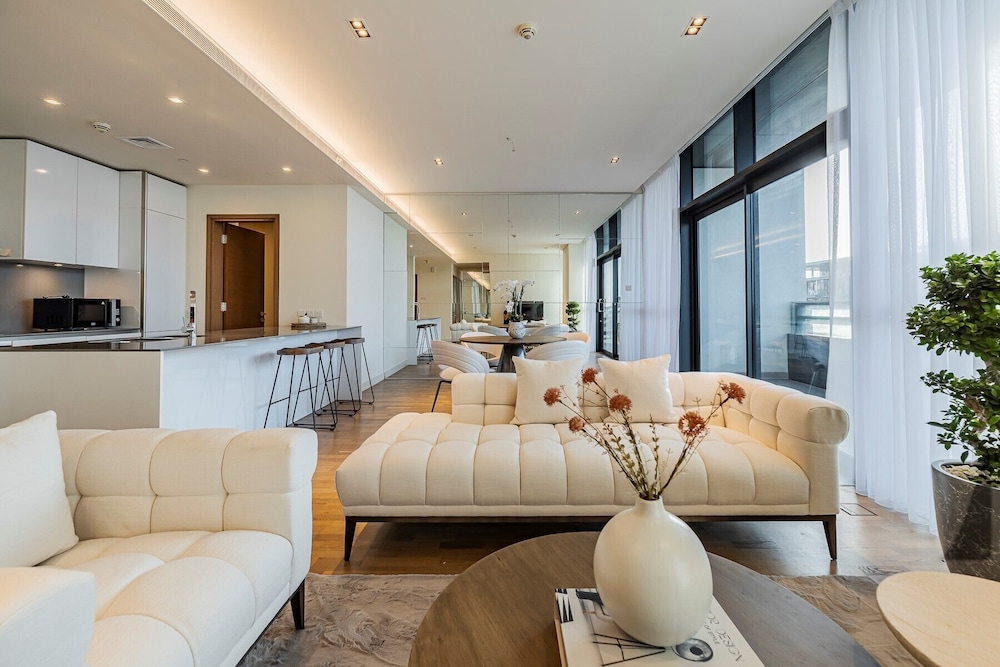 Cozy & Large 1BR Citywalk Building 7