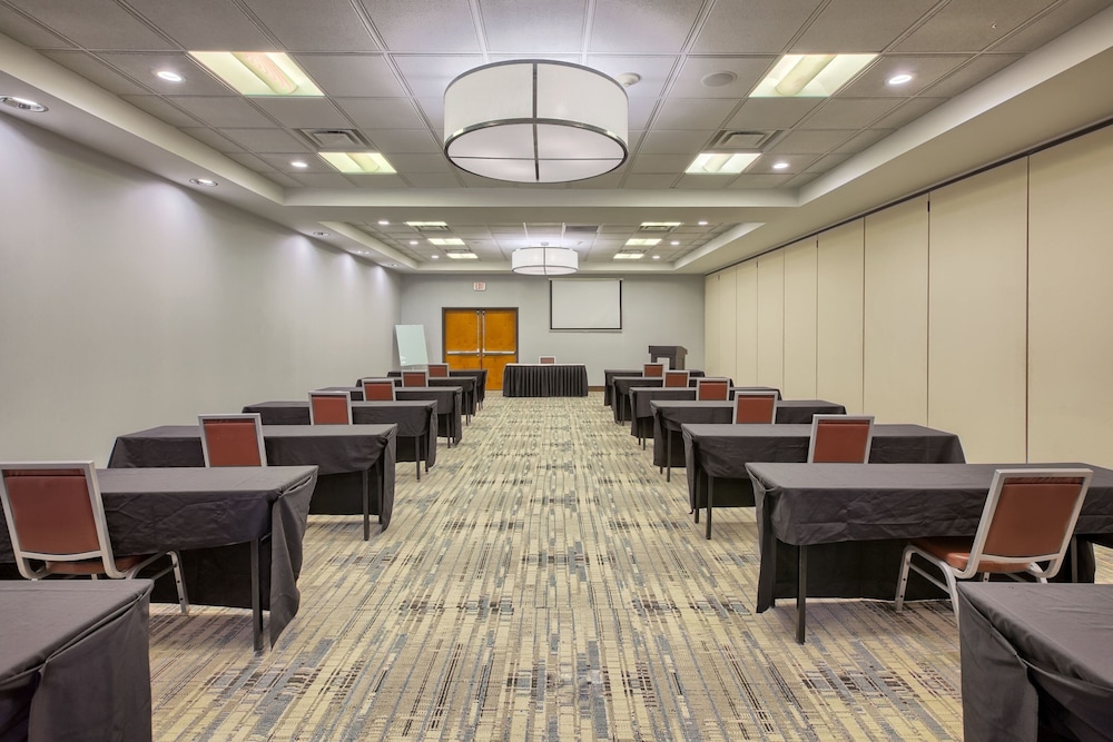 Asheville Vacations - Four Points By Sheraton Raleigh Durham Airport - Property Image 10