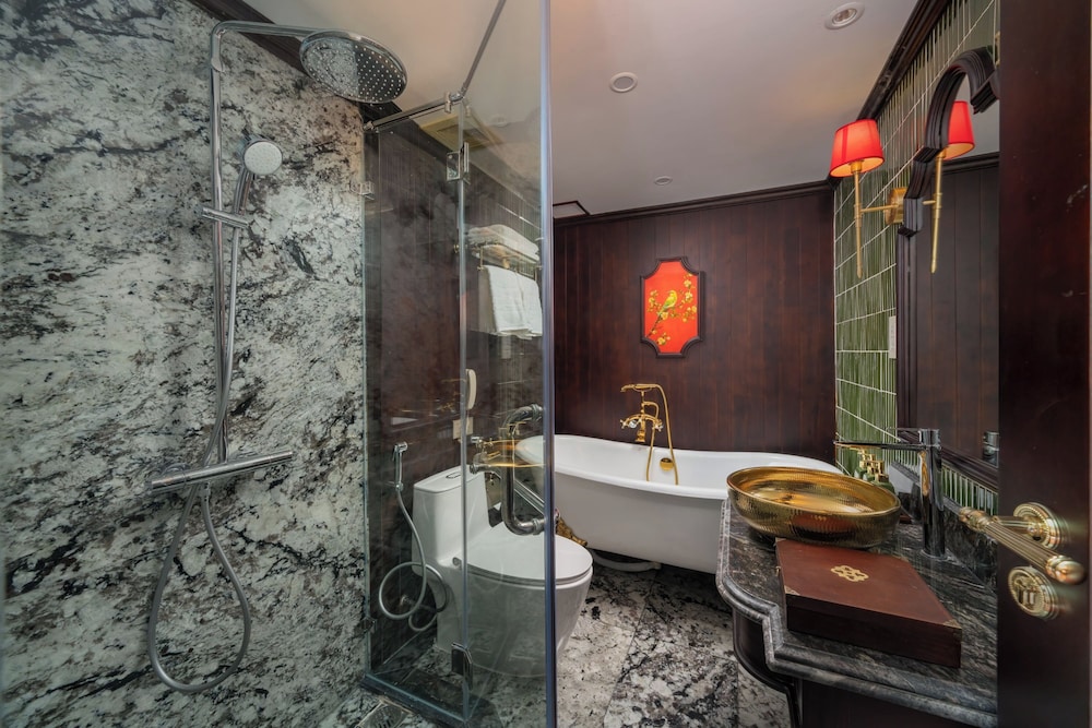 Indochine Grand Lan Ha Bay