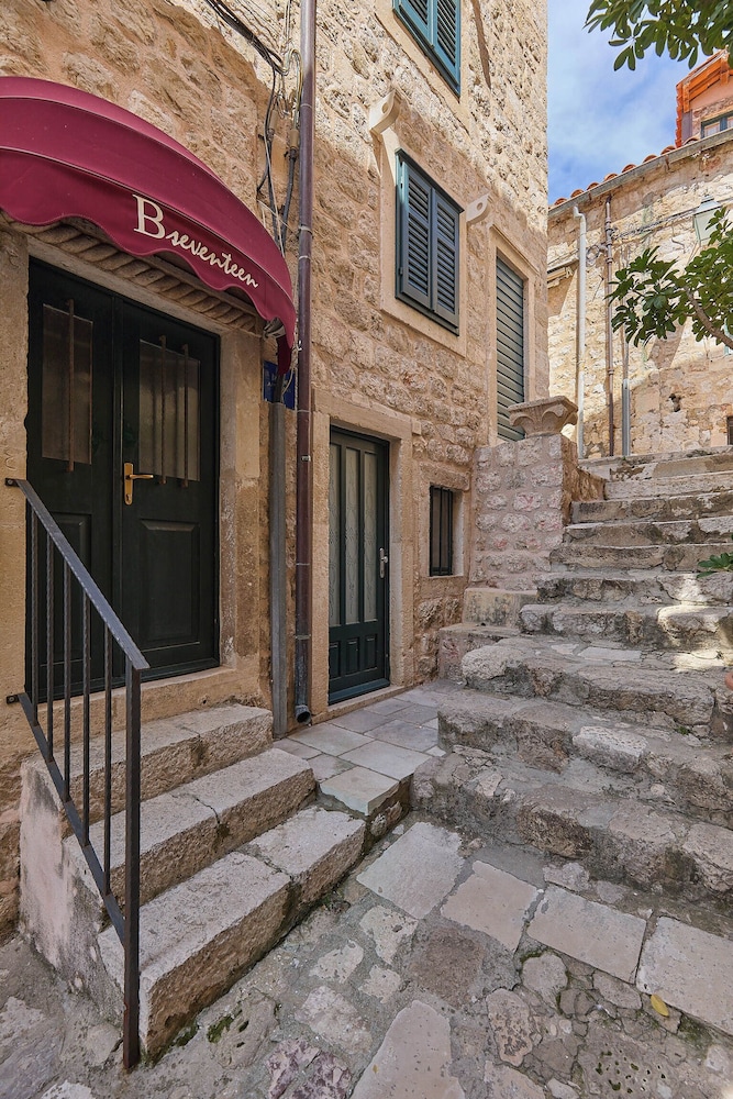 B18 APARTMENT