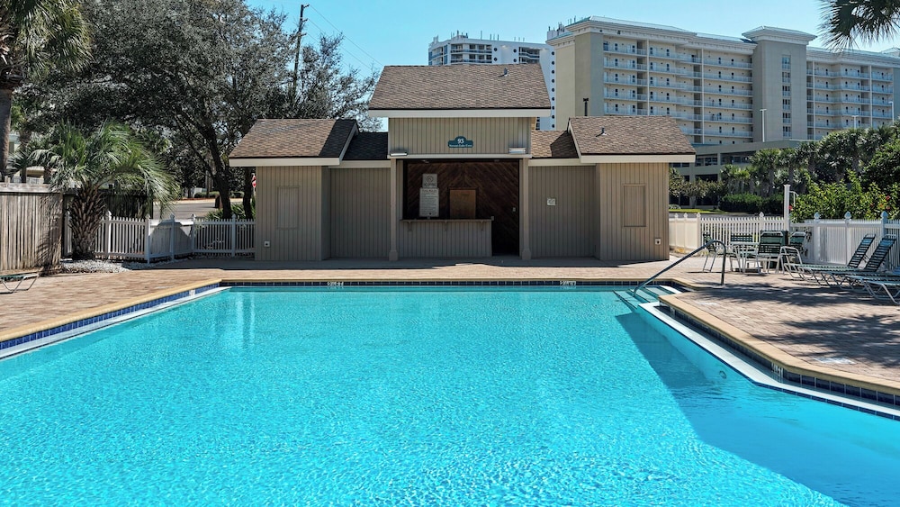 Sleeps 8 w/ Resort Pools, Tennis, Golf & Beach Access + Attraction Tickets!