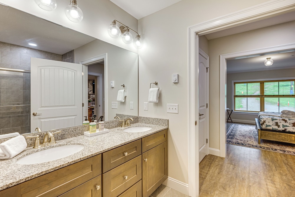 Ski-out Family Condo at Cranmore Mountain