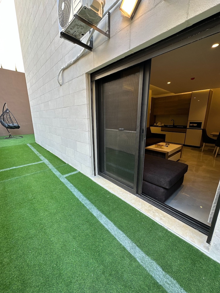 Charming Amman Apartment With Garden and Balcon