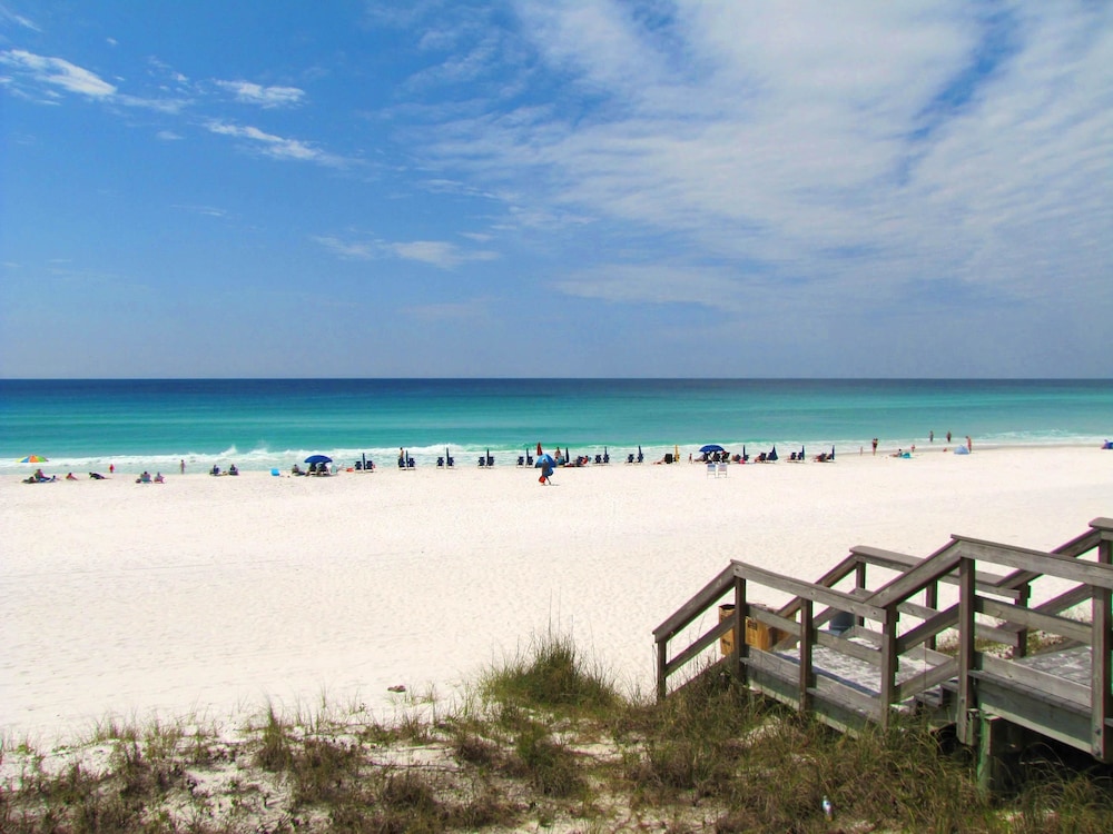 Majestic Sun Condos by Crystal Waters