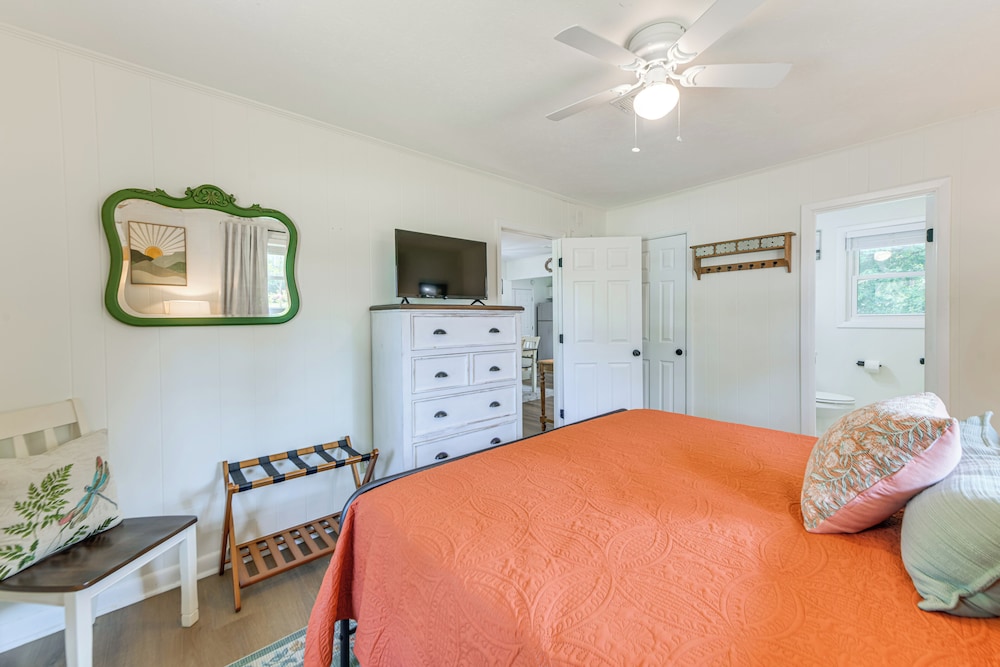 Walk to Dtwn Pine Mountain! 'evergreen Cottage'