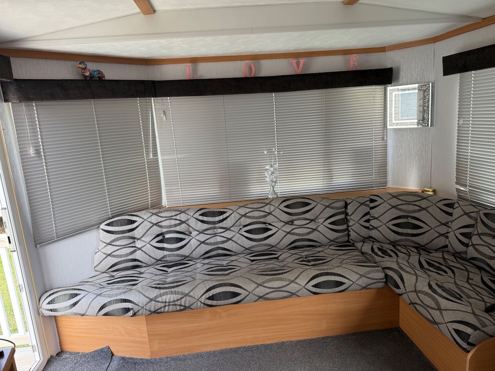 Seaside Getaways - Happy Days Chapel st Leonards