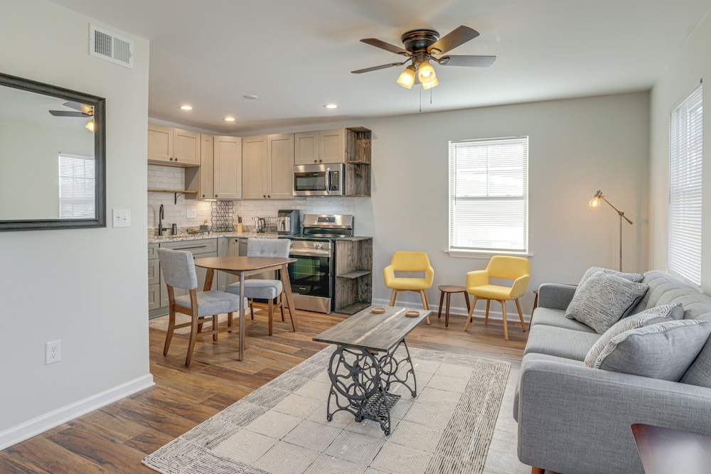 2 Mi to University of Louisville: Apt w/ Fire Pit!