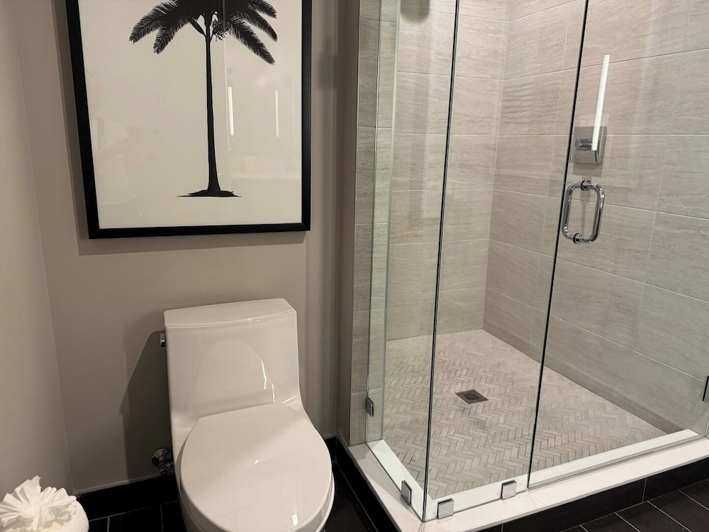 Chic 2BR Downtown Fort Lauderdale Apt w/ Pool