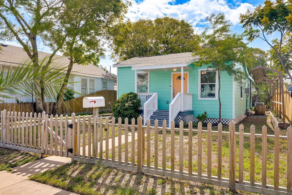 Galveston Vacation Rental: Deck & Central Location