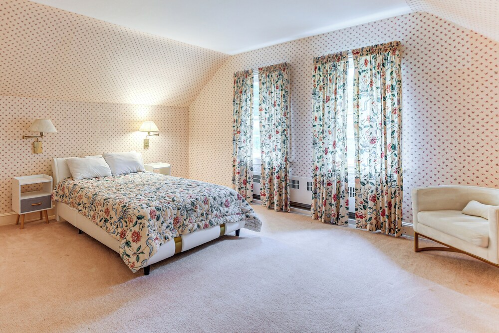 16 Mi to Baltimore: Spacious Home in Owings Mills!