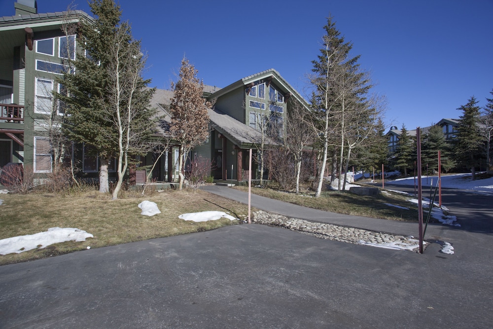 Hotel Snowcreek 881 Phase V - Image 1