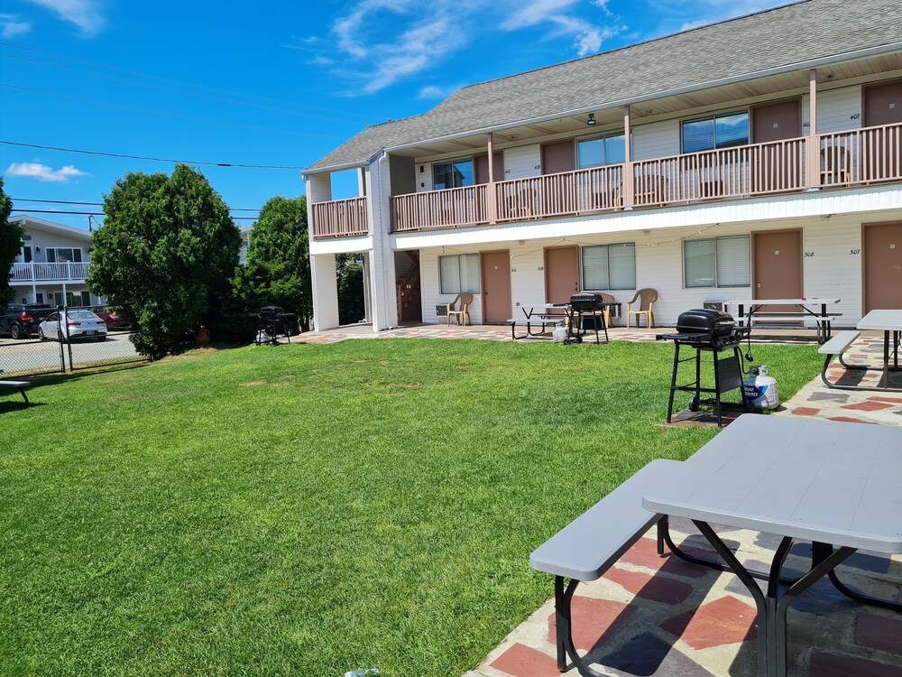 Flagship Motor Court - Property Image 2