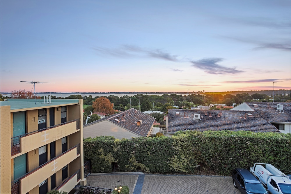 Spectacular Views South Perth1br