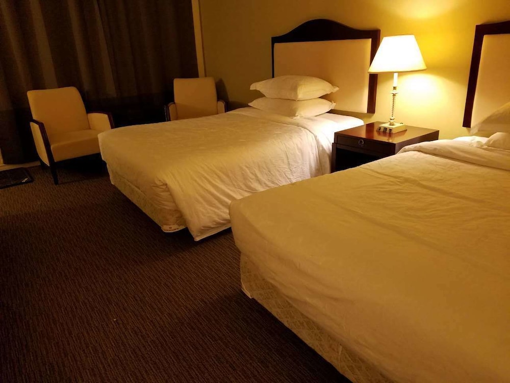 7 West Motel