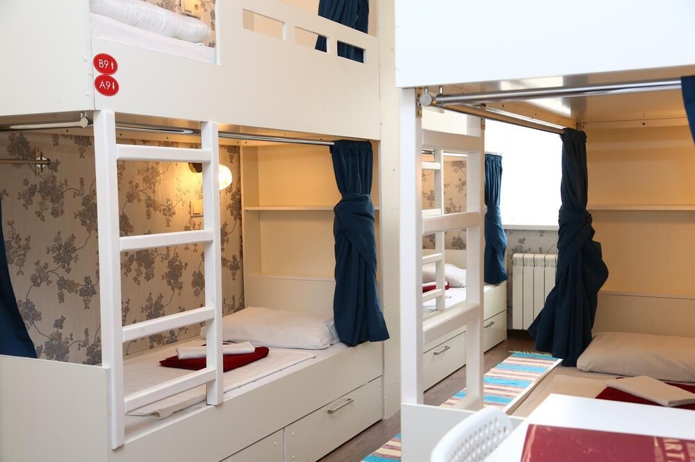 Mini hotel Artist on Baumanskaya - Hostel