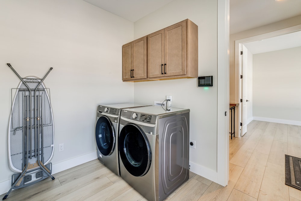 2 Mi to Notre Dame: Spacious Home w/ Private Yard