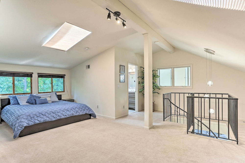 Gorgeous Vernon Township Condo w/ Balcony! view 2