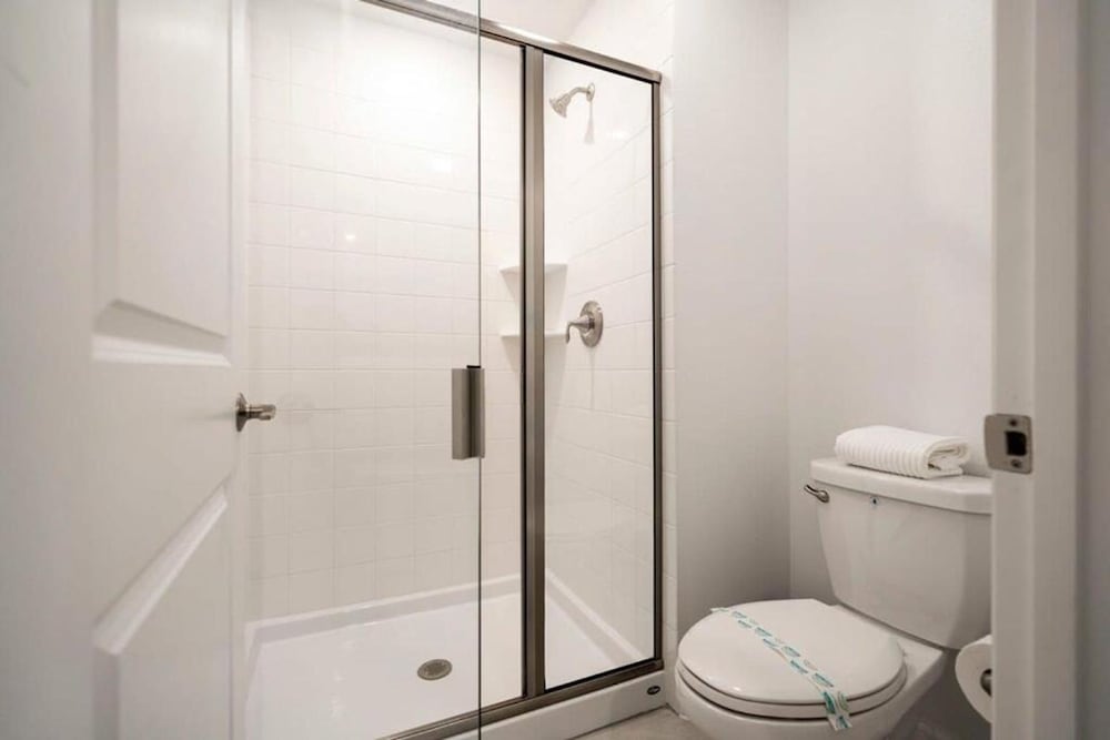 2557 Awesome 4BD Townhouse Located at Storey Lake