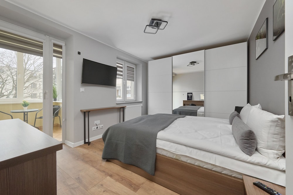 Modern Kotsisa Apartment by Renters view 3