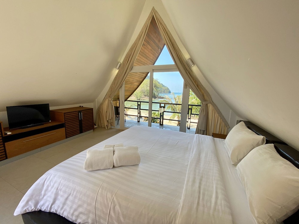Solario Beachfront Villa - Koh Chang view 3
