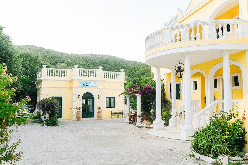 Avra Paradise Aparthotel
