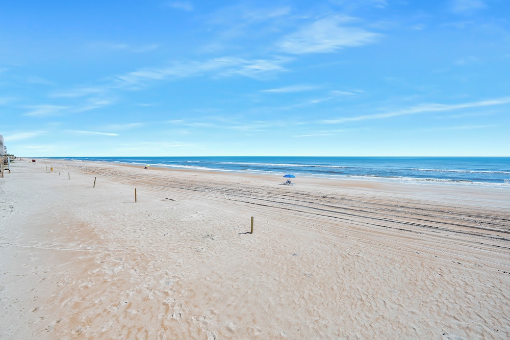 Family Friendly Oceanfront Condo w/ Pool!
