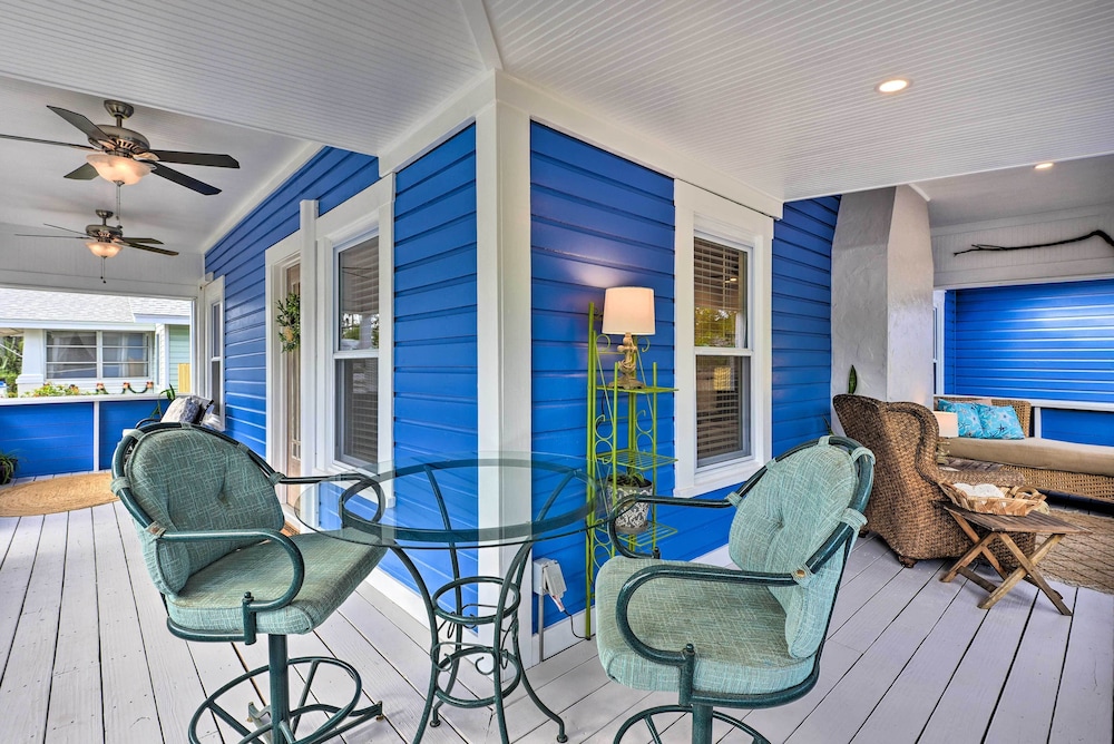 Bright Bradenton Retreat: 1 Mi to Downtown! view 3