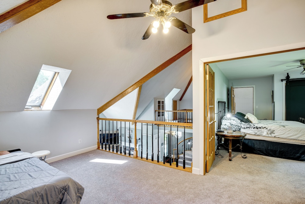 Spacious Family Villa w/ Decks in Chilton!