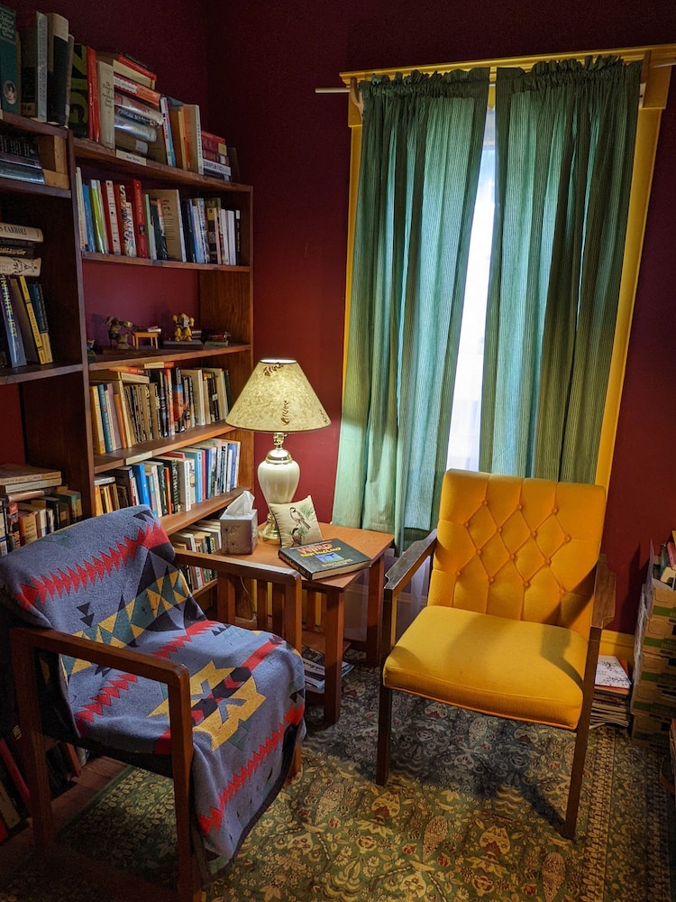 Brattleboro Vacations - The One Cat BB - Property Image 9