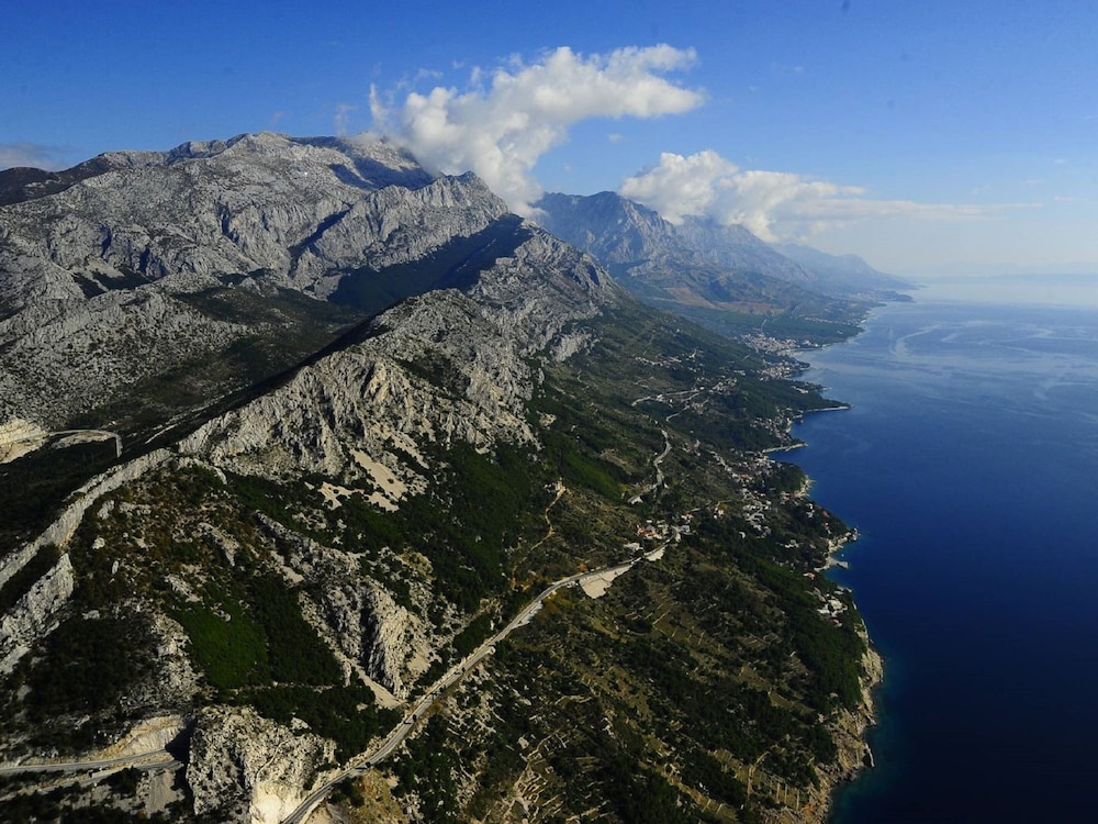 Luxurious Holiday Home in Makarska with Hot Tub view 5