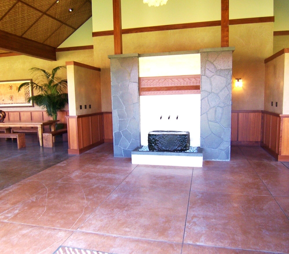 Aina Nalu #a109 2 Bedroom Condo by RedAwning
