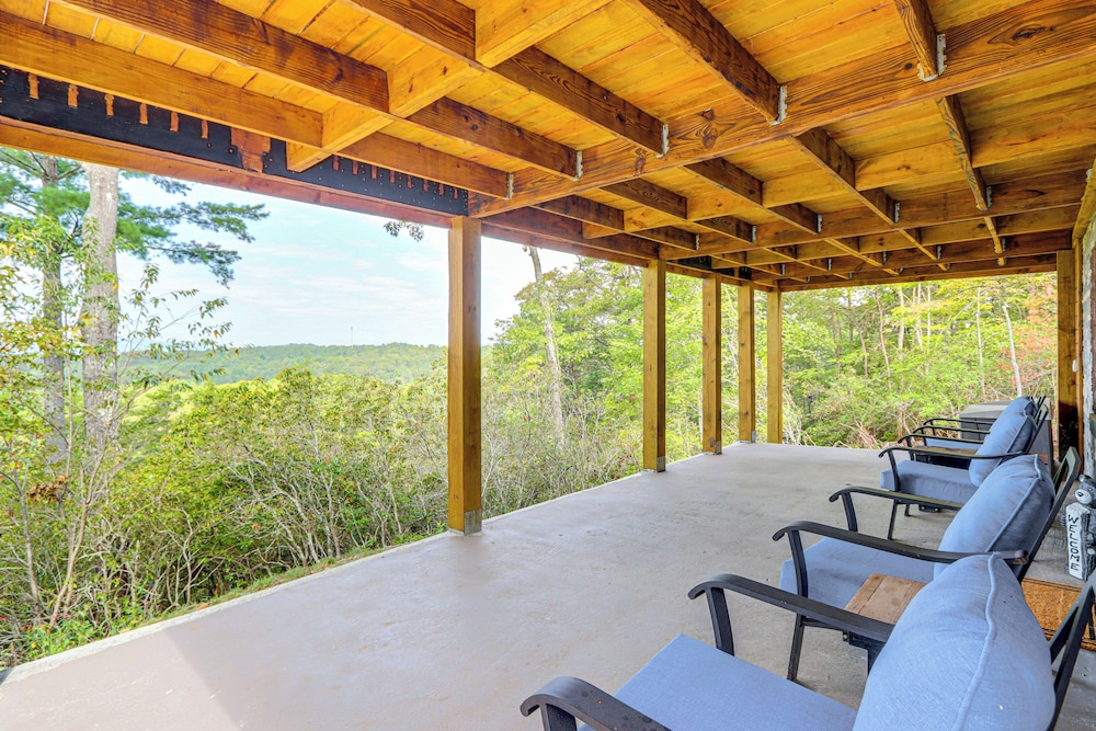 Deck, Panoramic Views: Serene Mineral Bluff Cabin!