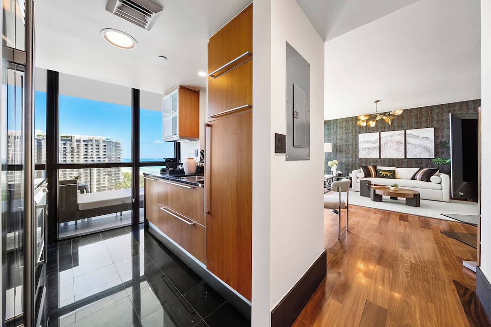 Luxury Vacation Rentals at The Setai by LRMB