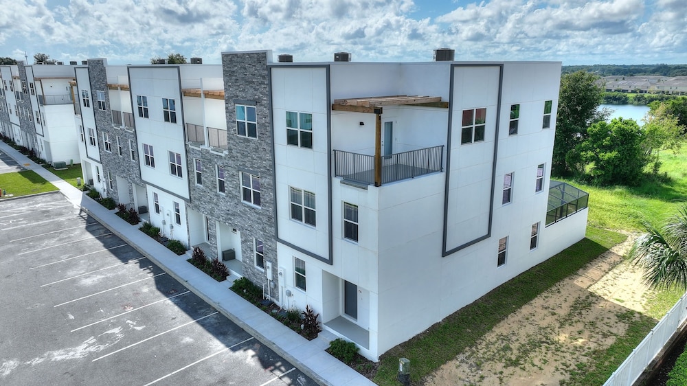 Boutique Retreat, Azzure Resort, Near Orlando And Disney By Shine Villas 6 Bedroom Townhouse view 3