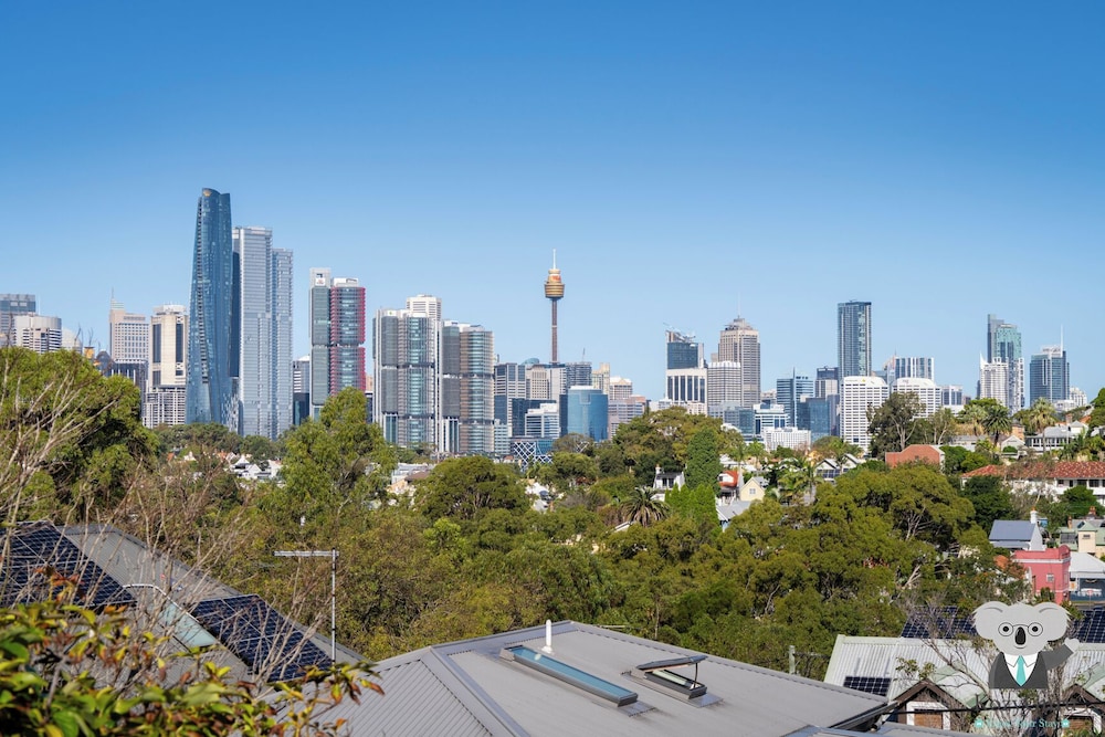 Kozyguru | Balmain | Townhouse bridge view or Charming Comfy Studio
