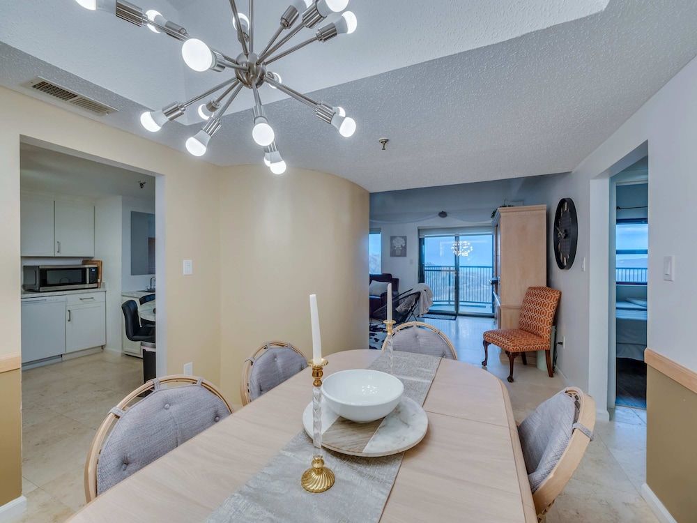 Uhost AI 2BR Condo w Balcony Great Views