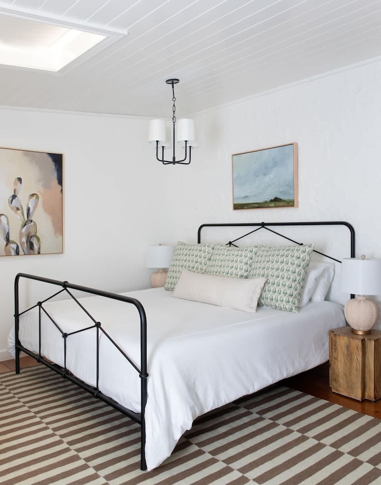 Luxurious Historic 5BR Fredericksburg inn w spa