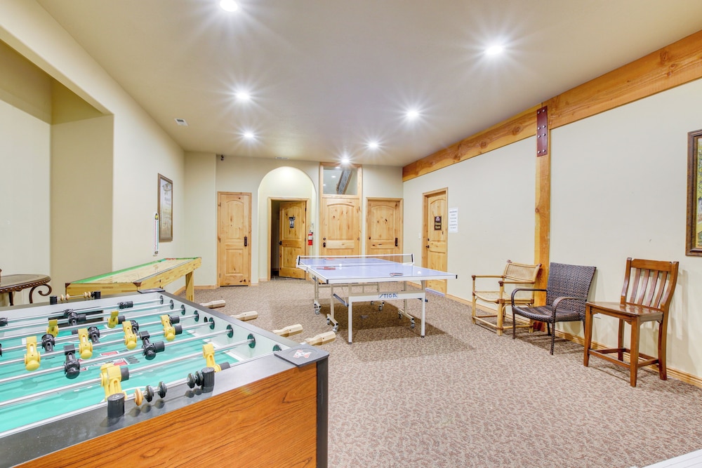 Hot Tub & Mtn-view Deck: Townhome in Eden