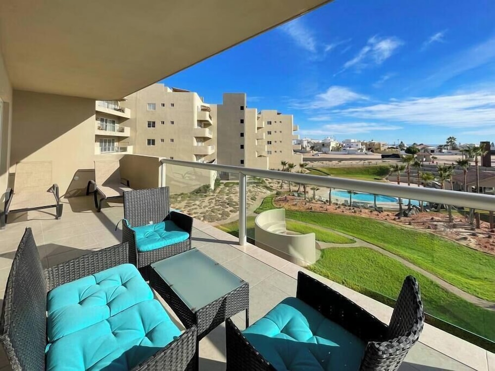 Admire Sea View From a Stunning Condo