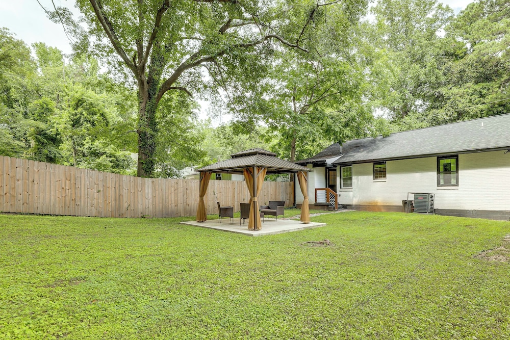 5 Mi to Dtwn Atlanta: Family Home w/ Fenced Yard