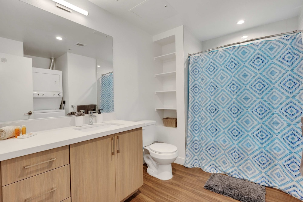 Stylish 1BR Family Apartment by Dtla