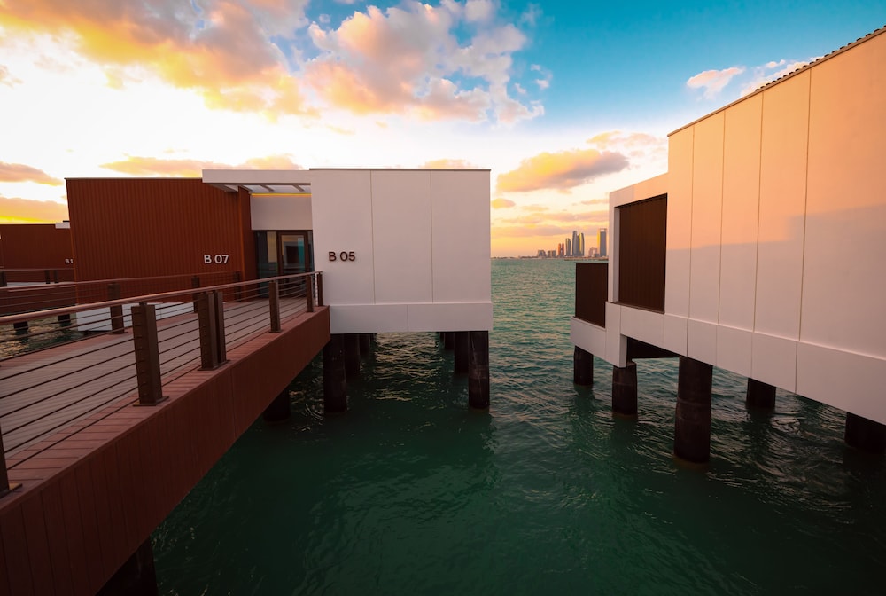 Bab Al Nojoum Hudayriyat Villas