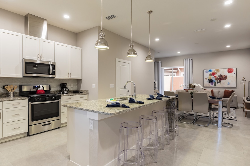 Summerville Vacation Homes by Columbia Management