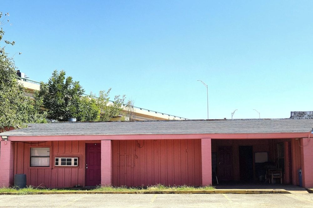 Way Side Inn by Hotel O Dallas near Fair Park Downtown